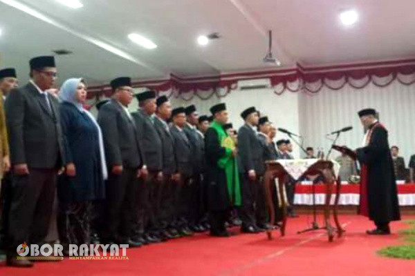 Situbondo, Obor Rakyat - Sebanyak 45 anggota Dewan Perwakilan Rakyat Daerah. (DPRD) Kabupaten Situbondo periode 2024-2029 resmi dilantik.