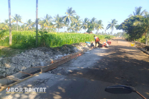 Bondowoso, Obor Rakyat - Dinas Bina Marga Sumber Daya dan Bina Konstruksi (BSBK) Kabupaten Bondowoso rekonstruksi jalan Wonosari - Patemon, Kecamatan Wonosari dengan penanganan long segmen.