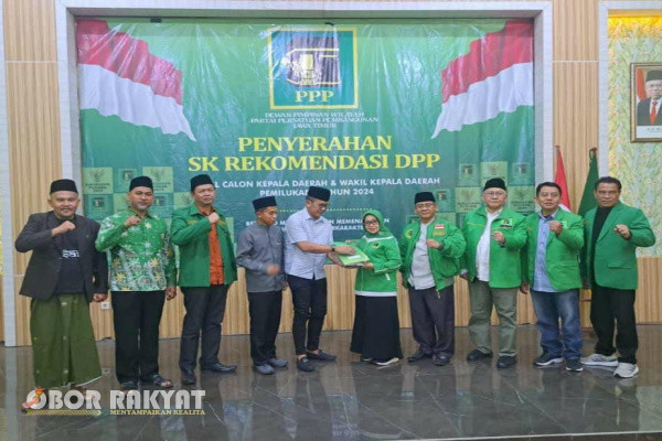 Bondowoso, Obor Rakyat – Persaingan dalam Pemilihan Kepala Daerah (Pilkada) Kabupaten Bondowoso tahun ini diprediksi akan semakin ketat. Beberapa pasangan bakal calon Bupati dan Wakil Bupati sudah memanaskan suasana politik dengan meraih dukungan dari berbagai partai politik.