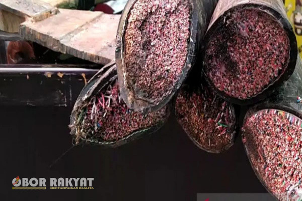 Surabaya, Obor Rakyat - Pencurian kabel Telkom kian marak di wilayah Surabaya, Provinsi Jawa Timur.