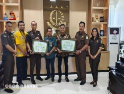 Berhasil Menyelesaikan Penguasaan Tanah Aset Perhutani, Kejari Bondowoso Dapat Piagam Penghargaan