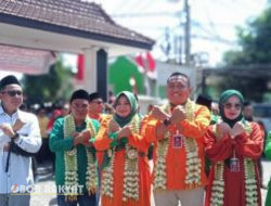 Datang ke KPU Mendaftar Sebagai Calon Bupati dan Wakil Bupati Situbondo, Pasangan Rio – Ulfiyah Diantar 2 Parpol Kultur dan 5 Parpol Nafionalis