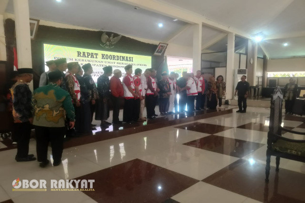 Bondowoso, Obor Rakyat - Dalam rangka memasuki tahun politik, Pemerintah Kabupaten (Pemkab) Bondowoso menggelar rapat koordinasi Forum Kerukunan Beragama (FKUB) dan Forum Pembaruan Kebangsaan (FPK), Jumat (30/8/2924) di Pendopo Raden Bagus Asra.