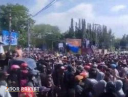 Ribuan Warga Situbondo Gelar Aksi Unjuk Rasa, Desak KPK Menangkap Bupati Karna Suswandi