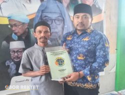 Warga Desa Banyuputih Bondowoso, Terima Sertifikat Tanah Program PTS