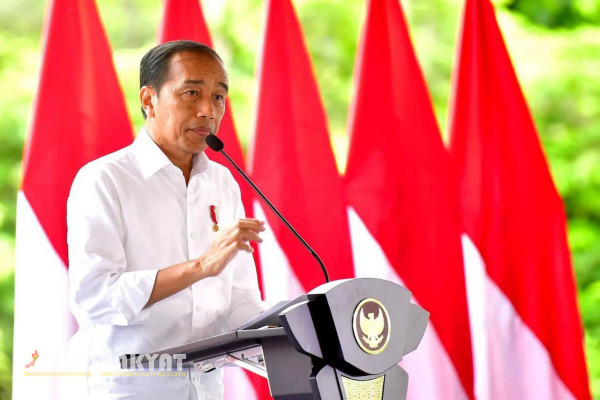 Jakarta, Obor Rakyat - Presiden RI Joko Widodo (Jokowi) menyampaikan bahwa pembebasan Pilot Susi Air, Kapten Philip Mark Mehrtens, dari sanderaan Kelompok Kriminal Bersenjata (KKB) adalah proses negosiasi yang sangat panjang. Negosiasi pun dilakukan tanpa disertai tindakan represif apapun.