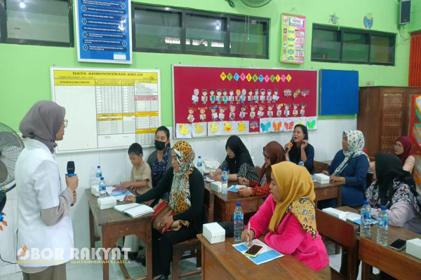 Sidoarjo, Obor Rakyat - Sekolah Dasar Negeri (SDN) Kedungturi, Kecamatan Taman, Kabupaten Sidoarjo, menggelar sosialisasi/Penyuluhan Kesehatan tentang Monkeypox dan Mumps.
