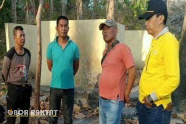 Bondowoso, Obor Rakyat - Di penghujung akhir pekan hampir setiap orang memanfaatkan waktunya untuk berlibur, bersenda gurau dan berkumpul dengan keluarga tercinta dirumah. Namun tidaklah demikian bagi dua orang pejabat yang merupakan anggota tim "Trabas Buana" Perum Perhutani KPH Bondowoso, yakni Maman Herman Kepala Seksi (Kasi) Madya Pembinaan Sumberdaya Hutan (BIN-SDH) dan Agus Sutrisno Kasi Madya Keuangan, SDM, umum & IT Perhutani Bondowoso.