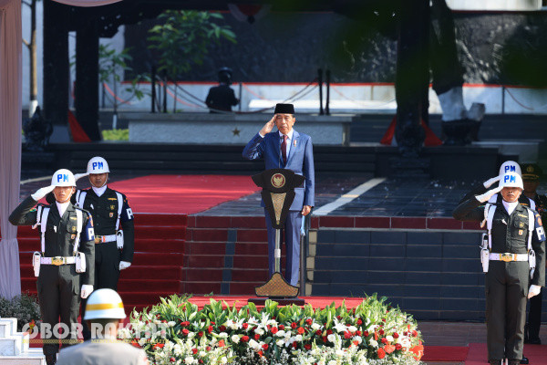 Jakarta, Obor Rakyat – Presiden Republik Indonesia, Joko Widodo (Jokowi) memimpin Upacara Hari Kesaktian Pancasila, di Monumen Pancasila Sakti, Lubang Buaya, Jakarta Timur, Selasa (1/10/2024).