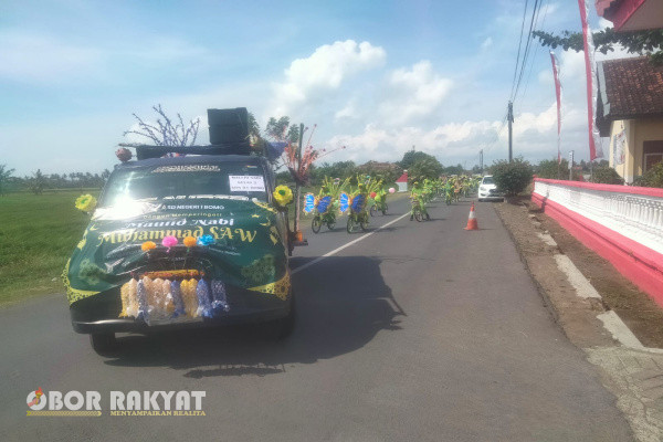 Banyuwangi, Obor Rakyat - SD Negeri 1 Bomo, Kecamatan.Blimbingsari, Kabupaten Banyuwangi menggelar peringatan Maulid Nabi Muhammad SAW dengan penuh kegembiraan dan semangat religius.