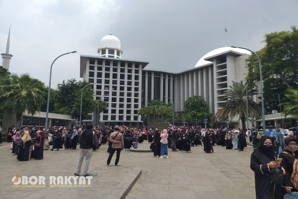 Jakarta, Obor Rakyat - Di Jakarta telah dilangsungkan Maulid Akbar, Minggu (6/10/2024) di Masjid Istiqlal.