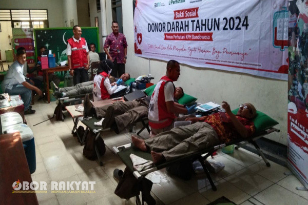 Bondowoso, Obor Rakyat - Terlepas dari usaha dan kerja keras dalam mengawal dan menyelesaikan seluruh bidang pekerjaan, jajaran management Perhutani Bondowoso juga mengajak karyawan dan karyawati untuk senantiasa mendekatkan diri pada sang pencipta untuk meningkatkan keperdulian kepada sesama sebagai wujud taqwa kepada Allah SWT.
