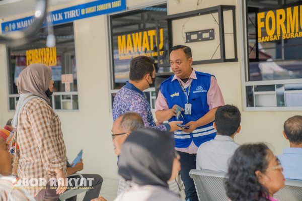 Surabaya, Obor Rakyat - Menciptakan ide atau kreasi baru dalam tingkatkan pelayanan publik, tampaknya dilakukan di Samsat Surabaya Barat.