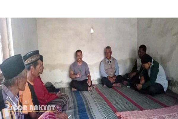Bondowoso, Obor Rakyat - Produksi getah yang dihasilkan melalui proses penyadapan pohon pinus, kemudian menghasilkan Gondorukem dan terpenting merupakan andalan kedua untuk mendongkrak pendapatan bagi Perum Perhutani setelah Produksi kayu. 