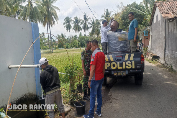Bondowoso, Obor Rakyat – Musim kemarau yang masih berlangsung hingga saat ini berpotensi menimbulkan kekurangan air, dan membutuhkan bantuan suplai air bersih dari pemerintah maupun instansi.