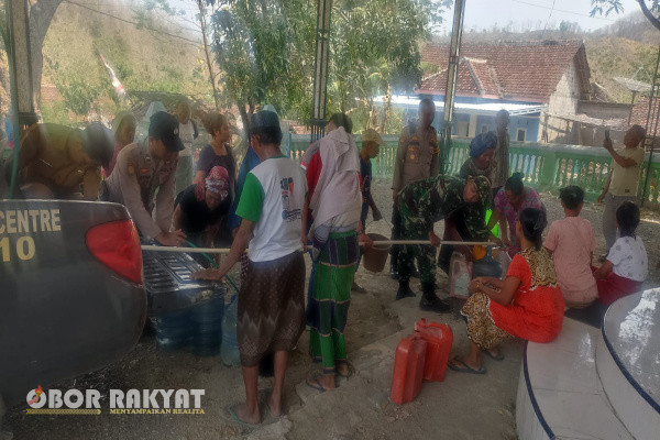 Bondowoso, Obor Rakyat – Musim kemarau yang masih berlangsung hingga saat ini berpotensi menimbulkan kekurangan air, dan membutuhkan bantuan suplai air bersih dari pemerintah maupun instansi.