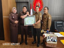 Berhasil Menyelesaikan Kasus Sengketa Lahan, Kejari Situbondo Dapat Piagam Penghargaan Dari Kadivre Jatim 