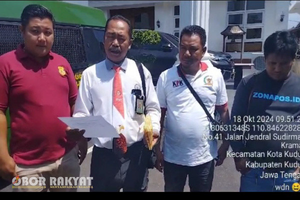 Jakarta, Obor Rakyat - DPC BPAN (Badan penelitian Aset Negara) bersama LSM BPPI melaporkan penebangan pohon penghijauan di wiliyah hukum di Kabupaten Kudus.