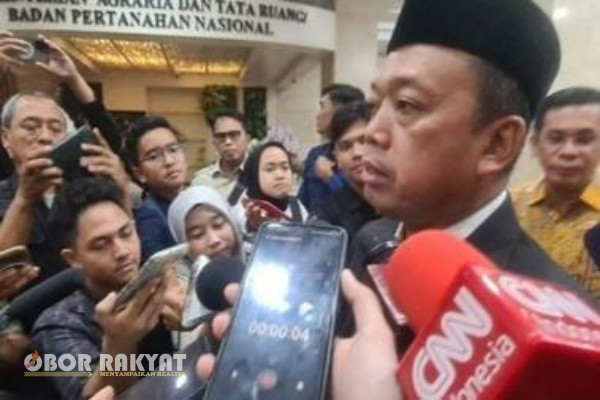Jakarta, Obor Rakyat - Menteri Agraria dan Tata Ruang/Kepala Badan Pertanahan Nasional (ATR/BPN) Nusron Wahid menyoroti masalah mafia tanah yang melibatkan berbagai pihak lintas sektor. Ia mengungkapkan bahwa aktor-aktor yang terlibat dalam praktik mafia tanah berasal dari berbagai kalangan, baik internal maupun eksternal.