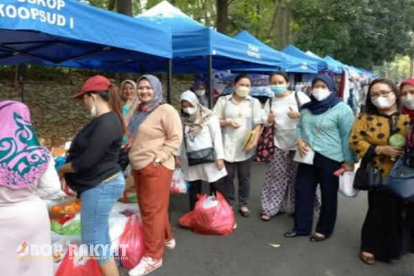 Jakarta, Obor Rakyat - "Minggu Ria" Koopsud I merupakan sebutan dari suatu kegiatan hiburan di setiap hari minggu pagi dari jam 06.00 – 12.00 WIB, yang diisi dengan senam aerobic terpimpin, penampilan live music acoustic dan pasar rakyat yang menjajakan produk UMKM berbagai wilayah di Jakarta dan sekitarnya.