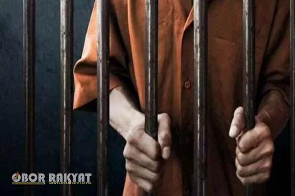 Surabaya, Obor Rakyat - Penyidik Direktorat Reserse Kriminal Khusus (Ditreskrimsus) Polda Jatim menahan Sekretaris Daerah Kabupaten (Sekdakab) Jember, Hadi Sasmito dalam kasus dugaan korupsi pengadaan bilboard.