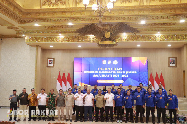 Jember, Obor Rakyat – Kapolda Jawa Timur, Irjen. Pol. Drs. Imam Sugianto yang juga menjabat sebagai Ketua Umum Pengprov PBVSI Jatim, melantik kepengurusan Persatuan Bola Voli Seluruh Indonesia (PBVSI) Kabupaten Jember untuk masa bhakti 2024-2028, Minggu (3/11/2024).
