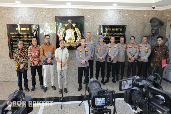 Jakarta, Obor Rakyat - Kepala Kepolisian Negara Republik Indonesia (Kapolri), Jenderal Listyo Sigit Prabowo menerima kunjungan Menteri Kehutanan (Menhut), Raja Juli Antoni di Mabes Polri, Senin (4/11/2024).