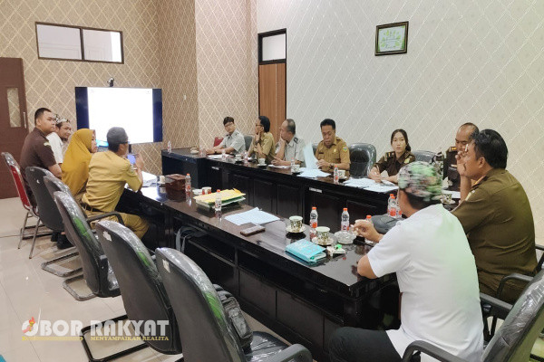 Bondowoso, Obor Rakyat - Menindaklanjuti Perjanjian Kerja Sama antara Perum Perhutani dengan Kejaksaan Negeri (Kejari) Bondowoso pada awal bulan November 2024, salah satu agenda besar yaitu menyelesaikan konflik tanah/kawasan hutan Petak 13 dan 14, RPH Curahdami, BKPH Bondowoso.
