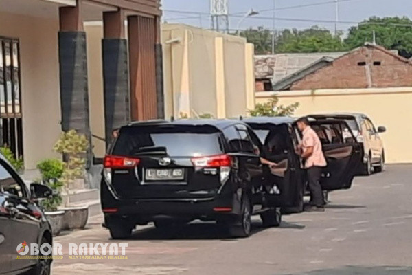 Situbondo, Obor Rakyat - Penyidik Komisi Pemberantasan Korupsi (KPK) melanjutkan pemeriksaan sejumlah saksi di Situbondo, Rabu (13/11/2024).