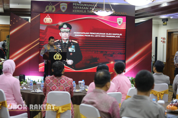 Jakarta, Obor Rakyat - Kepolisian Negara Republik Indonesia (Polri) mempersiapkan SMA Taruna Kemala Bhayangkara sebagai SMA unggulan.
