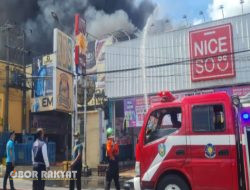 Diduga Kosleting Listrik, Pusat Perbelanjaan KDS Situbondo Terbakar 