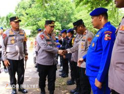 Kapolri Tinjau Posko Pengungsi Erupsi Gunung Lewotobi di NTT