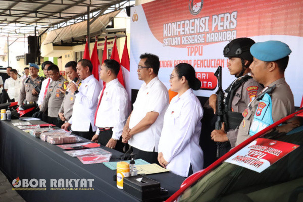Mojokerto, Obor Rakyat - Pertama di Jawa Timur, Polres Mojokerto Kota jajaran Polda Jawa Timur yang berhasil mengungkap kasus Tindak Pidana Pencucian Uang (TPPU) berawal dari mengungkap kasus peredaran Narkoba, dengan perputaran transaksi senilai Rp2 miliar.