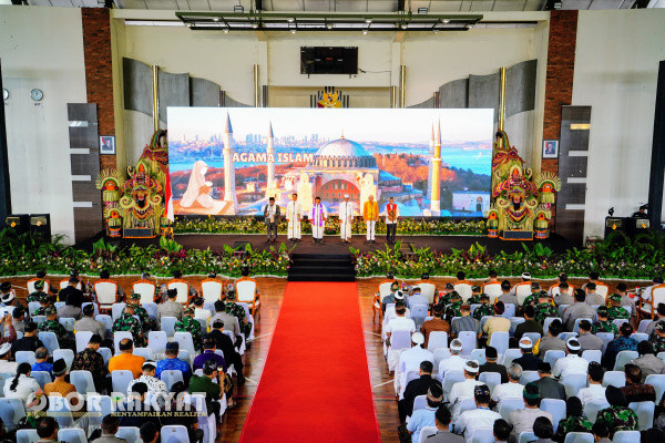 Bali, Obor Rakyat - Usai meninjau dan memberi bantuan ke para pengungsi bencana erupsi Gunung Lewotobi Laki-laki di Nusa Tenggara Timur (NTT), Kapolri Jenderal Pol. Listyo Sigit Prabowo melanjutkan kunjungan kerja ke Bali.