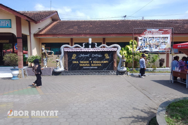 Banyuwangi, Obor Rakyat - Perjalanan SMA Negeri 1 Rogojampi, Kabupaten Banyuwangi, Jawa Timur, dalam melayani masyarakat di bidang pendidikan telah memasuki tahun ke-40 tahun.