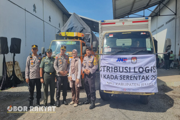 Jember, Obor Rakyat – Pendistribusian logistik Pilkada 2024 di Kabupaten Jember resmi dimulai, Rabu (20/11/2024).