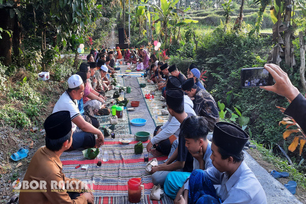 Banyuwangi, Obor Rakyat - Bagi warga Banyuwangi penikmat keindahan alam tentunya tidak asing dengan tempat wisata "Kalongan" tempatnya berada di Desa Pesucen, Kecamatan Kalipuro.