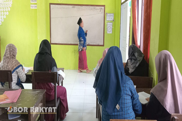 Bondowoso, Obor Rakyat - Majelis Pondok Pesantren (Ponpes) Nurul Khulus, Tlogosari, Bondowoso, secara resmi menyatakan dukungan untuk pasangan calon Bupati dan Wakil Bupati Bondowoso, nomor urut 02 (Bambang Soekwanto dan Gus Mohammad Baqir (BAGUS).