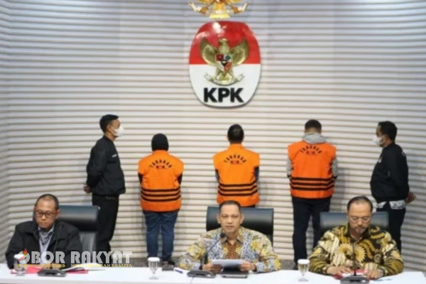 Jakarta, Obor Rakyat - Penyidik Komisi Pemberantasan Korupsi (KPK) menetapkan Pejabat (Pj) Wali Kota Pekanbaru, Risnandar Mahiwa sebagai tersangka kasus dugaan korupsi pengelolaan anggaran Pemerintah Kota Pekanbaru, Riau.
