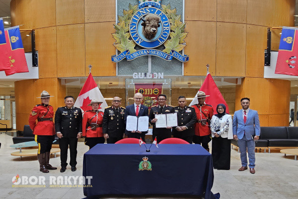 Jakarta, Obor Rakyat – Kadivhubinter Polri, Dr. Krishna Murti dan Director General of International Special Services of the RCMP, Frank William Price menandatangani Memorandum of Understanding (MoU) tentang kerja sama dalam pencegahan dan pemberantasan kejahatan transnasional yang terorganisir dan pengembangan kapasitas di Markas Besar Royal Canadian Mounted Police (RCMP), Selasa (3/12/2024) di Ottawa, Kanada.