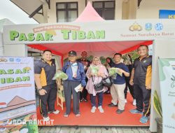 Jum’at Berkah Serta Dukung Program Ketahanan Pangan, Samsat Surabaya Barat Bagikan Sayur Mayur