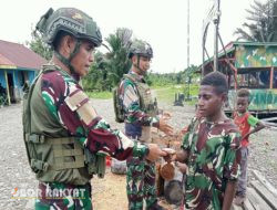 Kegiatan Operasi Tugas Operasi Pengamanan Perbatasan Mobil RI-PNG, Komsos HABEMA, Disambut Gembira Oleh Anak-anak Batas Batu