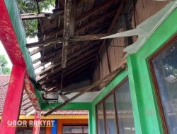 Viral! Atap SDN 1 Jurang Sapi Ambrol, Disdik Bondowoso Akan Melakukan Pengecekan