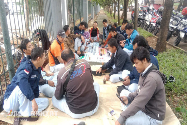 Bekasi, Obor Rakyat - Rapat Dewan Pengupahan di Kabupaten Bekasi digelar sejak siang hingga sore, pada Rabu (11/12/2024).