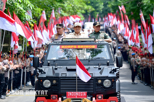 Semarang, Obor Rakyat - Suasana meriah dan penuh semangat menyambut kedatangan Presiden Republik Indonesia, Prabowo Subianto, di Akademi Kepolisian (Akpol) Semarang, Provinsi Jawa Tengah, pada Rabu, 11 Desember 2024.