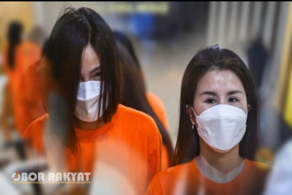 Jakarta, Obor Rakyat - Kejutan besar terjadi di Muara Karang, Jakarta Utara, Direktorat Jenderal Imigrasi Kementerian Imigrasi dan Pemasyarakatan berhasil mengamankan sebanyak 12 perempuan warga negara asing asal Vietnam yang diduga terlibat dalam jaringan pekerja seks komersial (PSK).