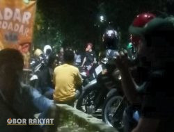 Ribuan Buruh di Bekasi Masih Bertahan Tunggu Keputusan UMSK 2025