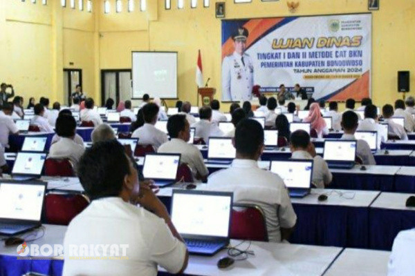 Bondowoso, Obor Rakyat - Pada akhir November 2024, ratusan aparatur sipil negara (ASN) di Kabupaten Bondowoso, Jawa Timur, mengikuti ujian dinas di Balai Latihan Kerja (BLK), Kecamatan Tenggarang.