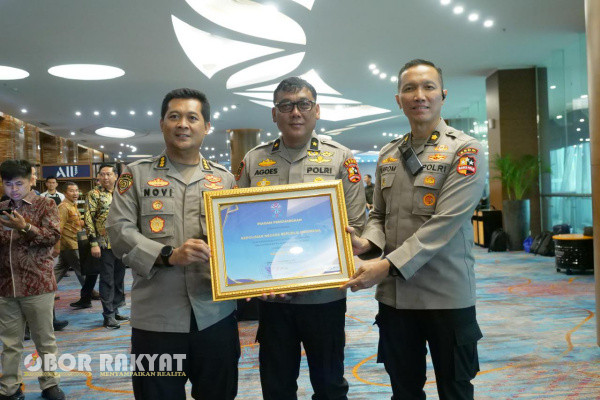 Jakarta, Obor Rakyat - Badan Kepegawaian Negara (BKN) memberikan penghargaan kepada Polri karena berhasil menjadi alat negara terbaik dengan penerapan sistem merit dalam manajemen aparatur sipil negara.