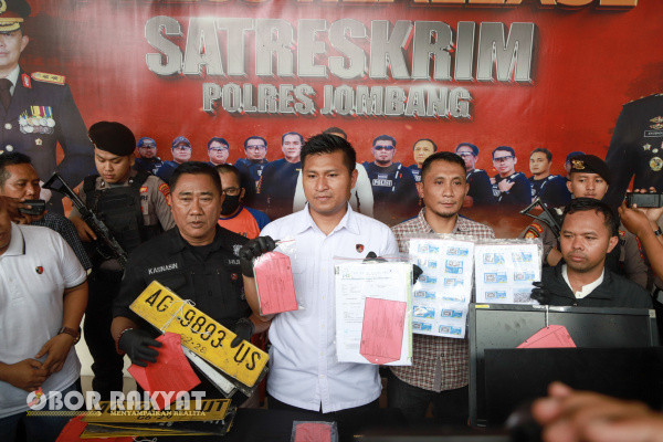 Jombang, Obor Rakyat - Unit Tindak Pidana Tertentu (Tipidter) Satreskrim Polres Jombang Polda Jatim, membongkar jaringan penyalahgunaan Bahan Bakar Minyak (BBM) bersubsidi di wilayah Jombang.